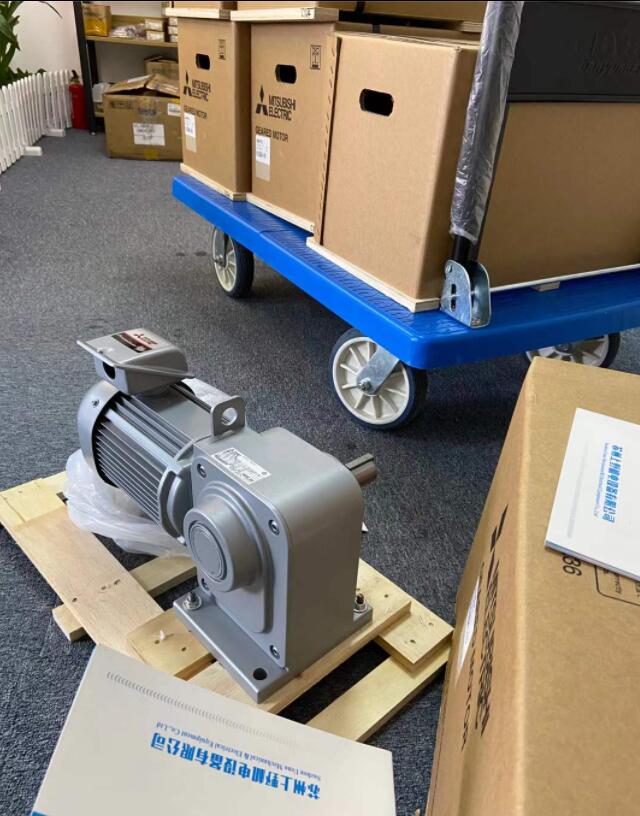 日本三菱减速机型号：GM-SHYP-RL-0.75KW-1/...