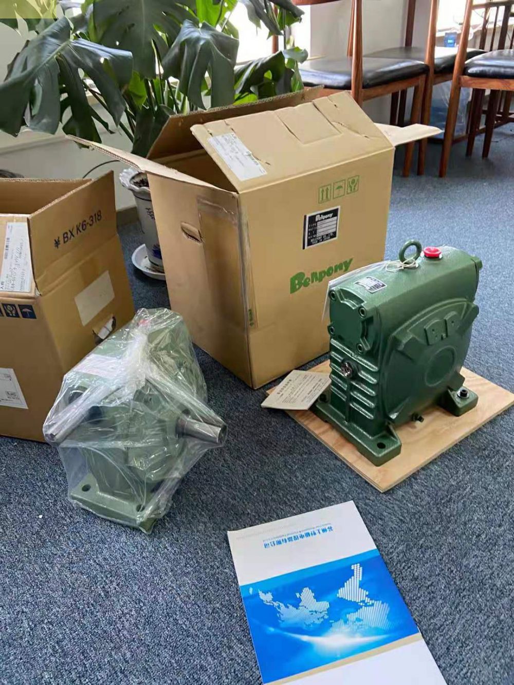 TSUBAKI椿本涡轮蜗杆电机EWJ35E10R 速比1/1...