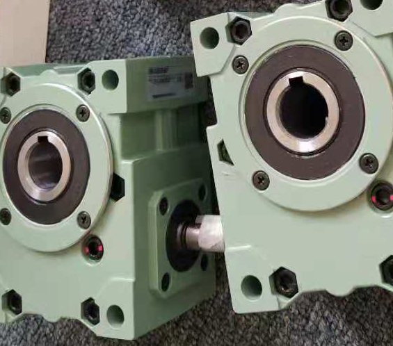 高精度高效率的TSUBAKI椿本齿轮减速机型号：EWJ35E...