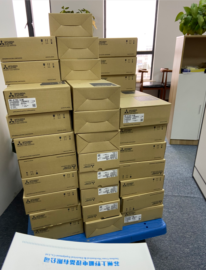 日本三菱变频器型号：FR-E720-0.4K 005.png